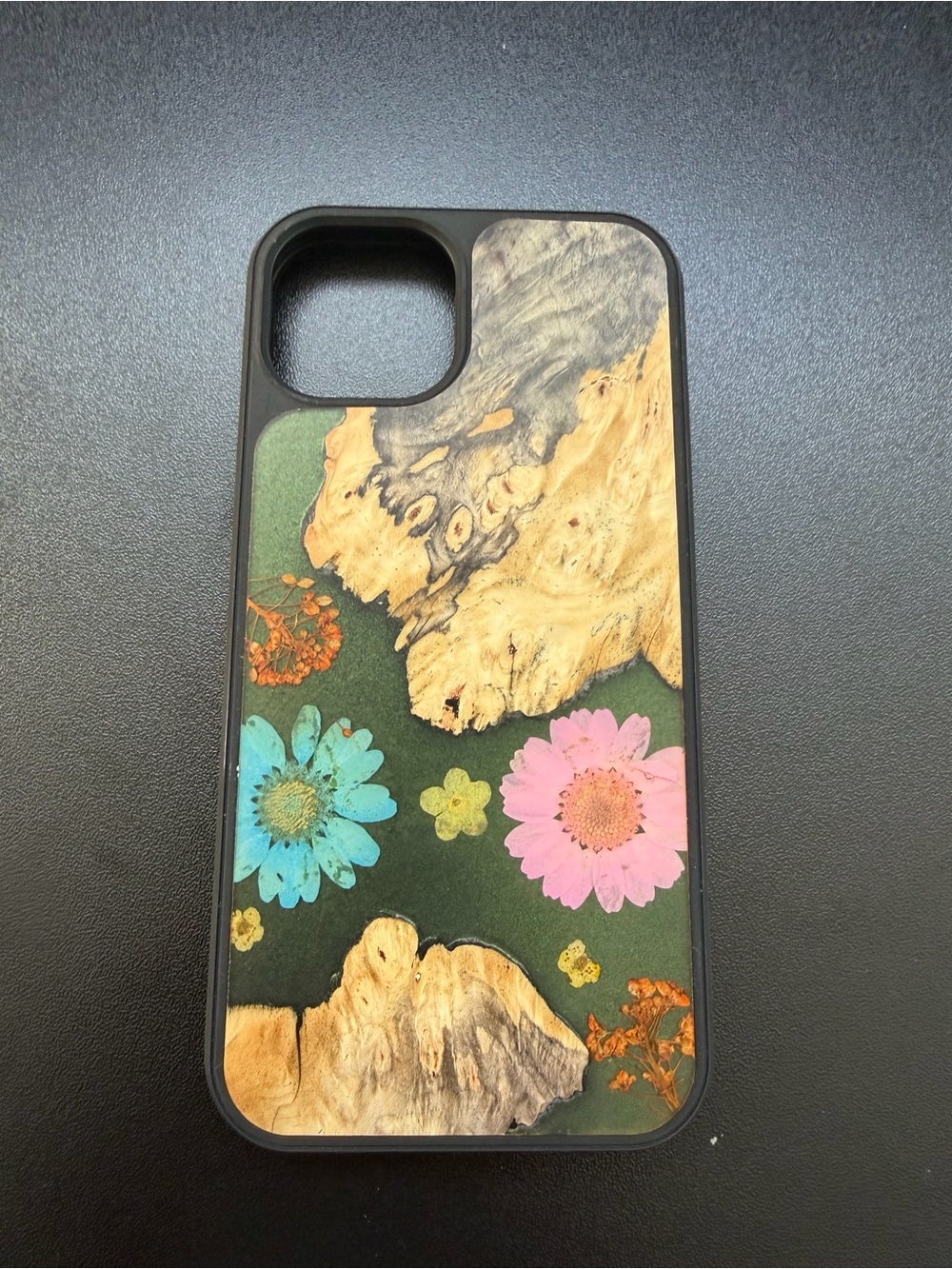 NWOT Carved Traveler iPhone 13/14 Cases Wood Resin MagSafe Bloom Dried Flower